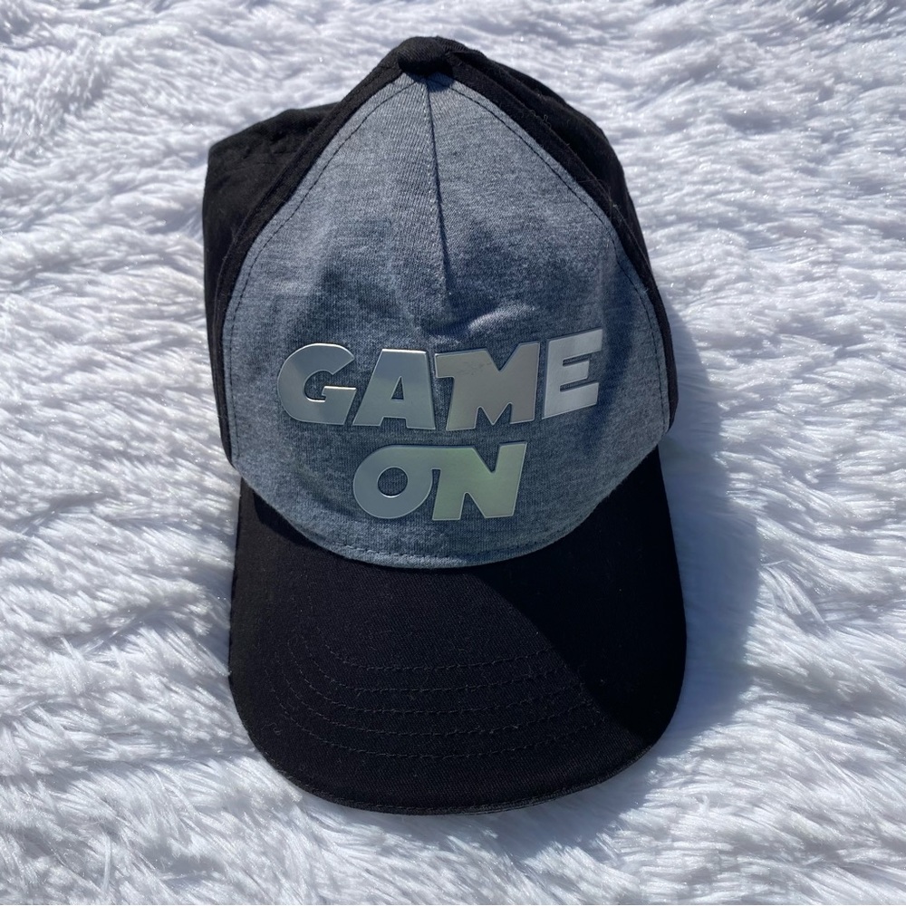 Place Black and Gray Game On Ball Cap